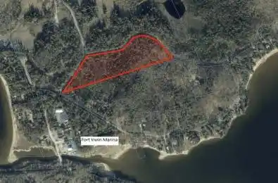 PT11-12 HALIBURTON LAKE Road Dysart et al Ontario K0M 1S0