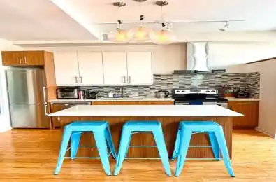 3633 Dundas Street Toronto W02 Ontario M6S 2T2
