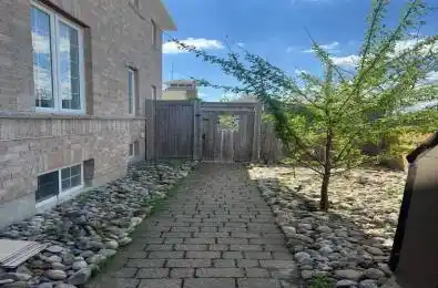 2 Danpatrick Drive Richmond Hill Ontario L4S 2T1
