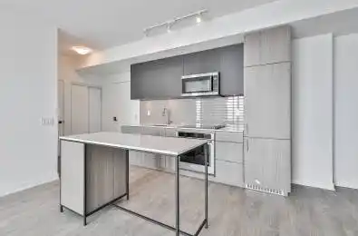 220 Missinnihe Way Unit# 907 Mississauga Ontario L5H 1G5