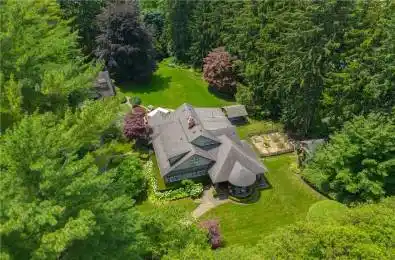 2055 Lakeshore Road Oakville Ontario L6J 1M4