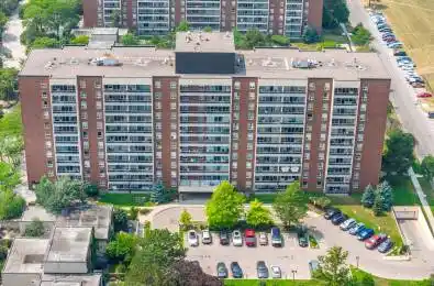 25 Four Winds Drive Unit# 811 Toronto W05 Ontario M3J 1K8