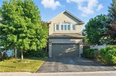 114 ARMOUR Crescent Hamilton Ontario L9K 1R9