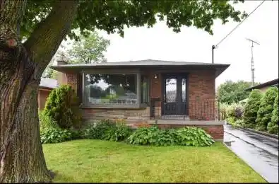 82 Eastville Ave (Bsmt) Avenue Toronto E08 Ontario M1M 2N9