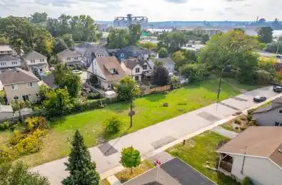 11 KNAPMANS Drive Hamilton Ontario L8H 7E8