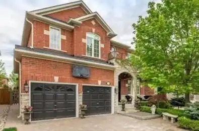 19 Petermann Street Aurora Ontario L4G 7W9
