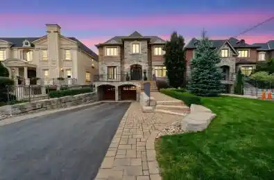 126 Hillview Road Aurora Ontario L4G 2M5