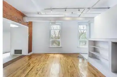 121 Prescott Avenue Unit# 18 Toronto W03 Ontario M6N 3G8