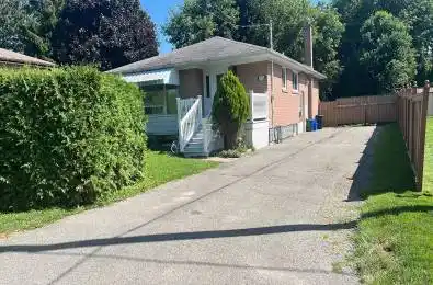 17 Collins Crescent Unit# Lower Aurora Ontario L4G 2W1