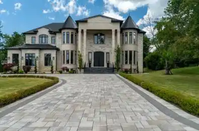 12 Hollywood Crescent King Ontario L0G 1N0