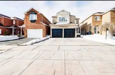 911 Stonebridge Avenue Mississauga Ontario L5V 2L5