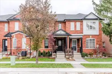 17 Castle Park Boulevard Vaughan Ontario L4H 1V3