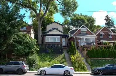 365 Silverthorn Avenue Toronto W03 Ontario M6M 3G7