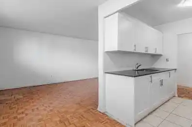 165 Colborne Avenue Unit# 204 Richmond Hill Ontario L4C 2K2